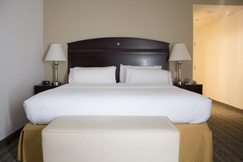 Holiday Inn Express West Jefferson By Ihg Екстериор снимка