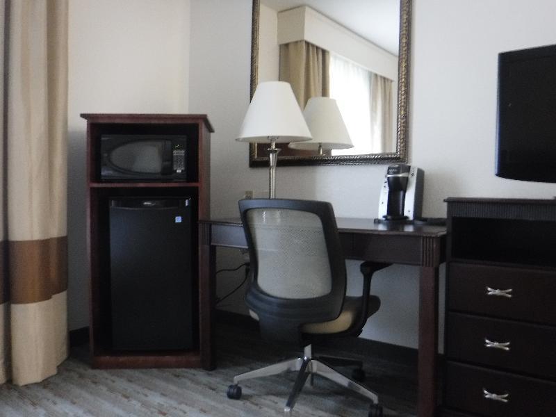 Holiday Inn Express West Jefferson By Ihg Екстериор снимка
